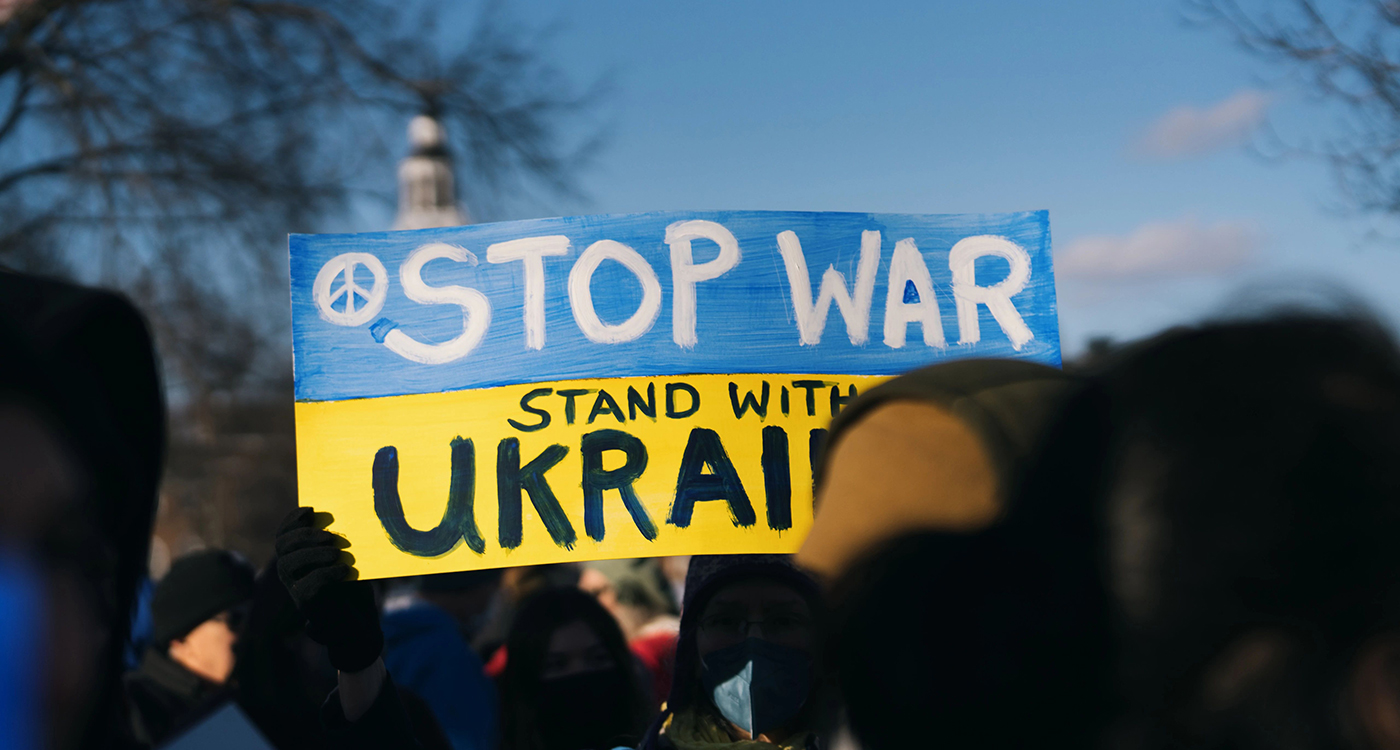 Szkoła Biznesu Tuckera |  Jak uczniowie z Tuck i Dartmouth zorganizowali się, by wesprzeć Ukrainę